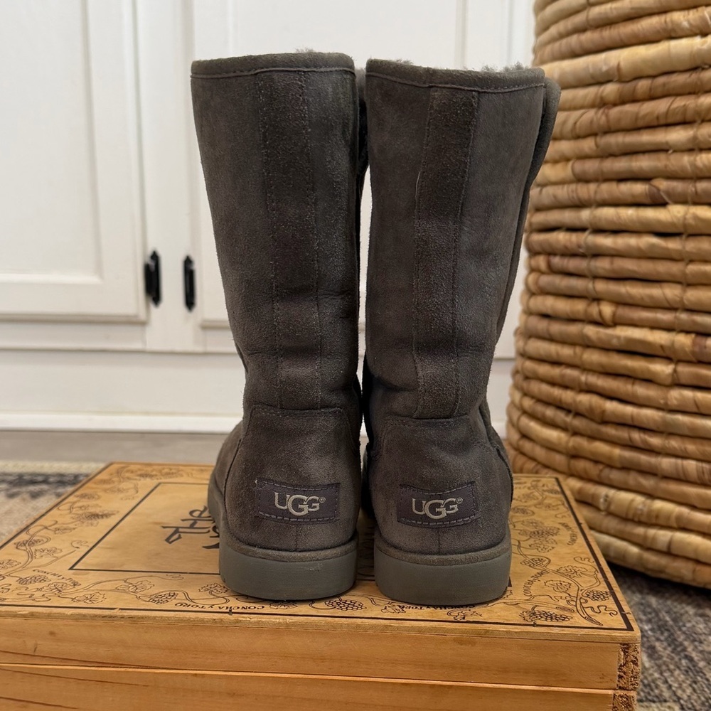 UGG Women’s Michelle Gray Suede Boots Size 5 Ugg Michelle 10134462